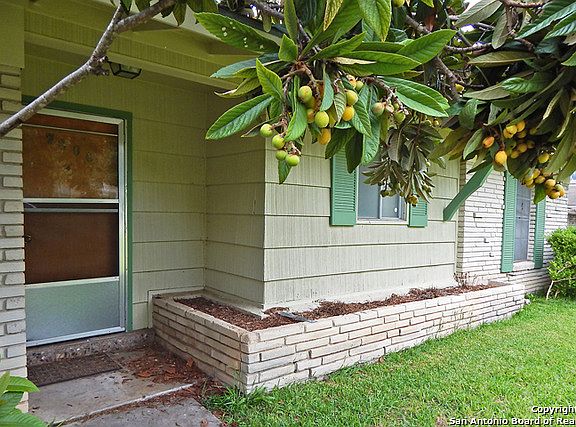 2nd image of 7806 Robin Hill Dr
