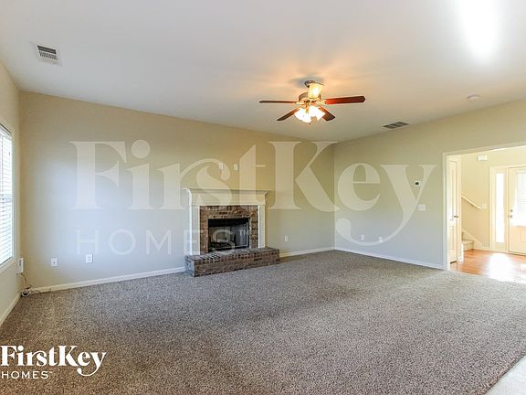 4th image of 2741 Potters Walk