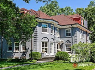 89 Robsart Rd, Kenilworth, IL 60043