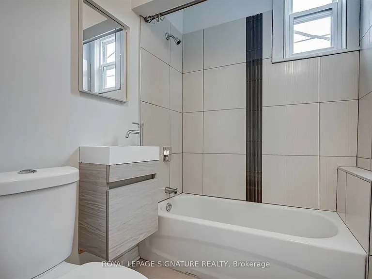 604 A Queen St W — Photo 15