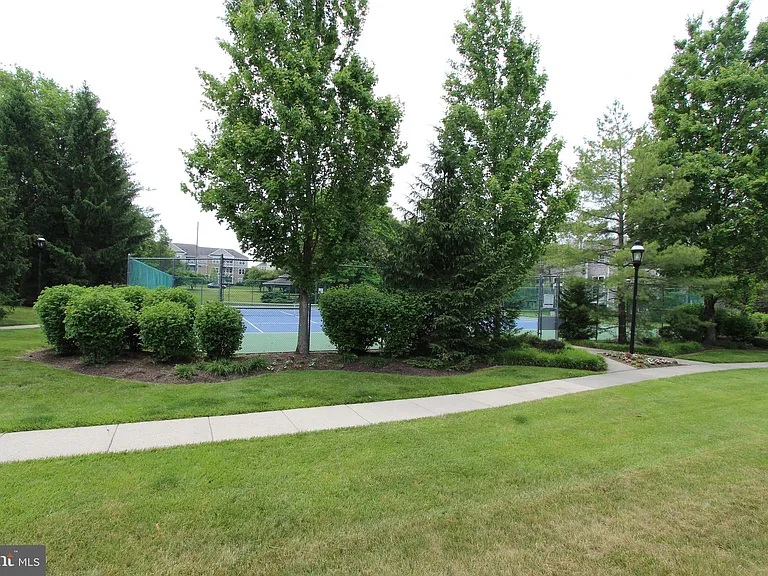 6 Halstead Pl — Photo 35