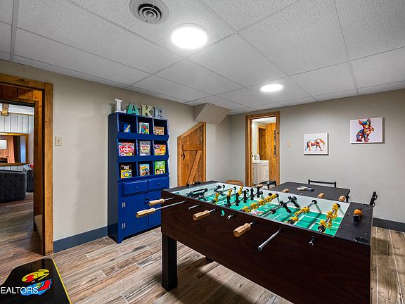 32nd image of 1019 Moonside Ln