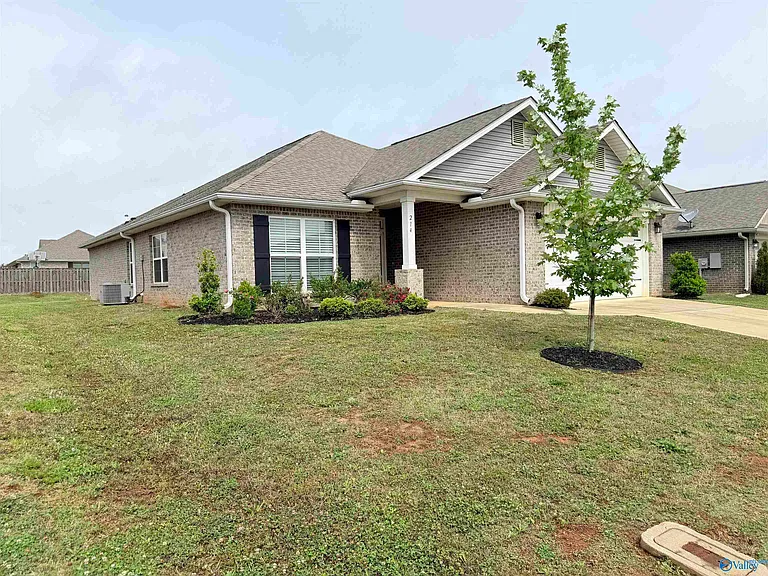 214 Alonzo Toney Dr — Photo 2