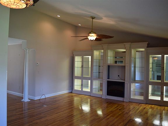 3rd image of 5126 S Oak Cir