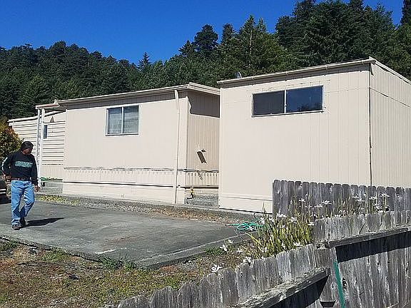 Fam. Rm. lft. / Workshop rt.