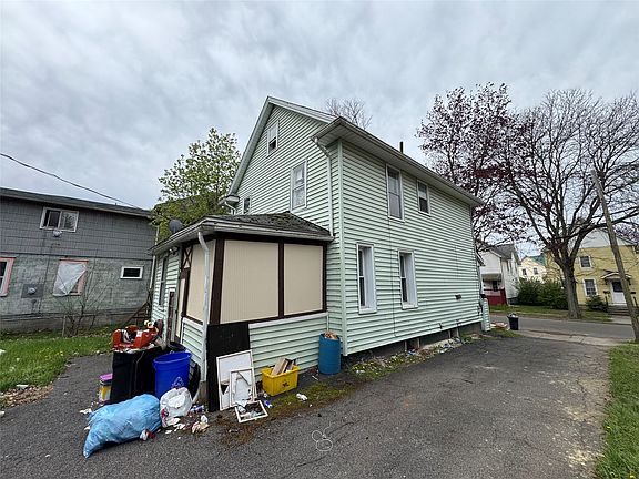 4th image of 32 Saint Cyril Ave
