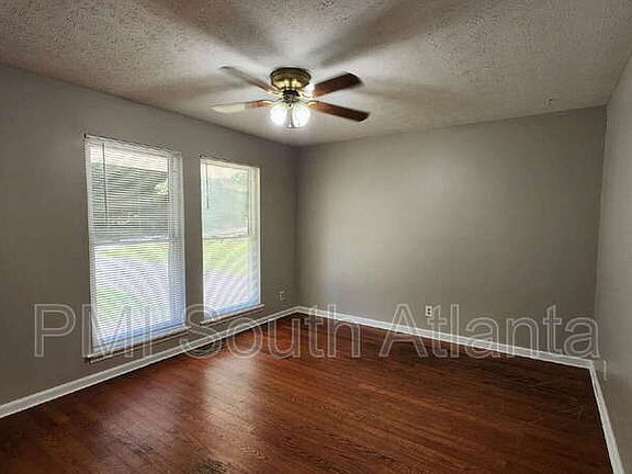 4th image of 7656 Cloverdale Ln