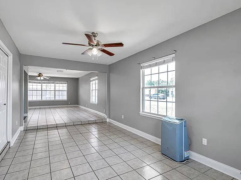 1710 N Weatherford St — Photo 16