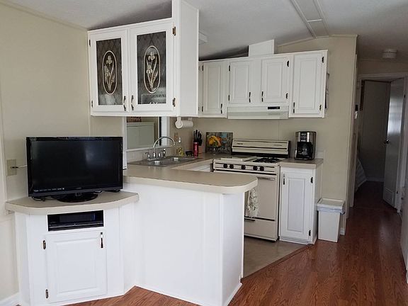 5th image of 3600 Andrew Cir #V-13