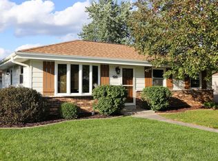 120 E Lisa Dr, Oak Creek, WI 53154