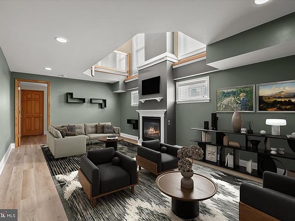 3rd image of 830 S Clinton St