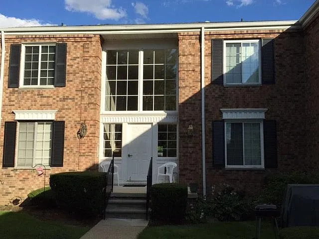 625 E Fox Hills Dr — Photo 5