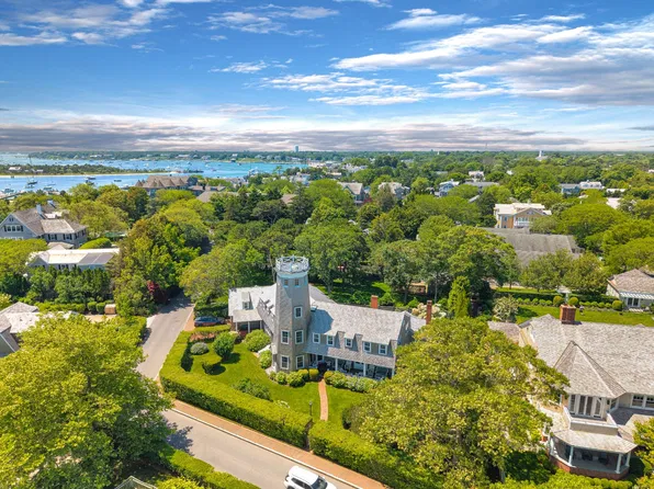 14 Starbuck Neck Rd, Edgartown, MA 02539