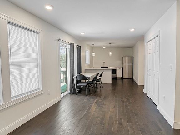 3rd image of 7 Maple St