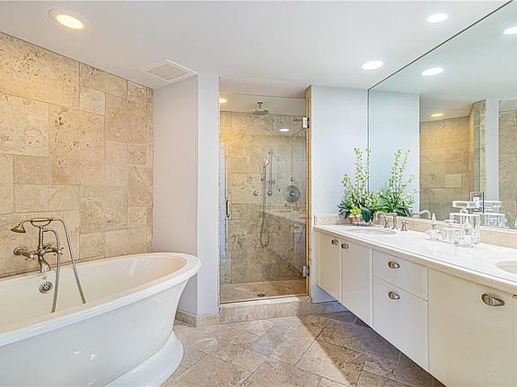 5th image of 333 Las Olas Way APT 2608