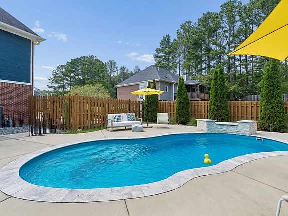 4th image of 109 Broadmoor Ln