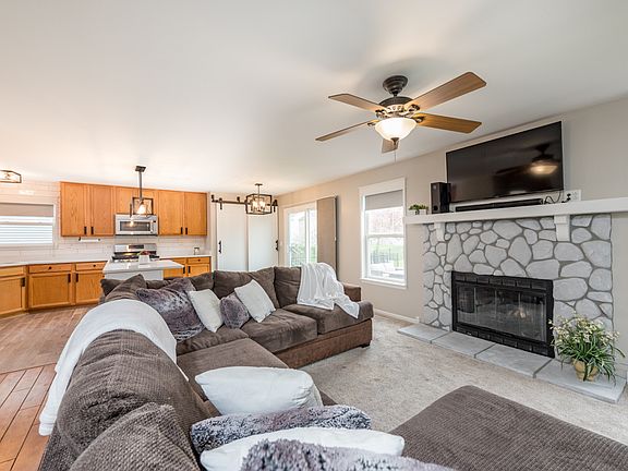 2nd image of 1009 Club Lake Dr
