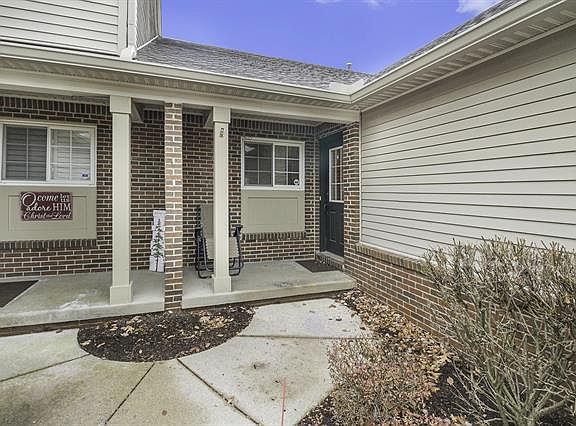 2nd image of 365 Newberry Ct