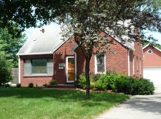 1813 Elm St, West Des Moines, IA 50265