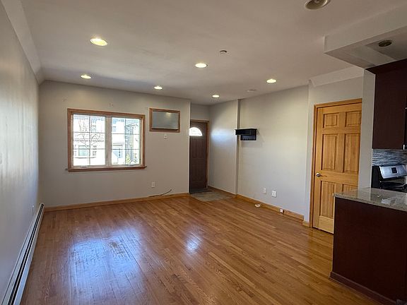 3rd image of 5309 72nd Pl Floor 1