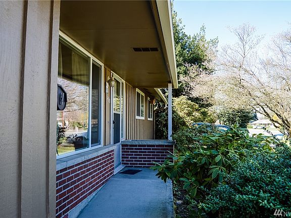 5th image of 1430 23rd St SE