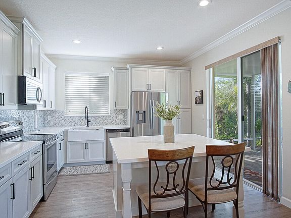 3rd image of 10700 SW Southgate Court