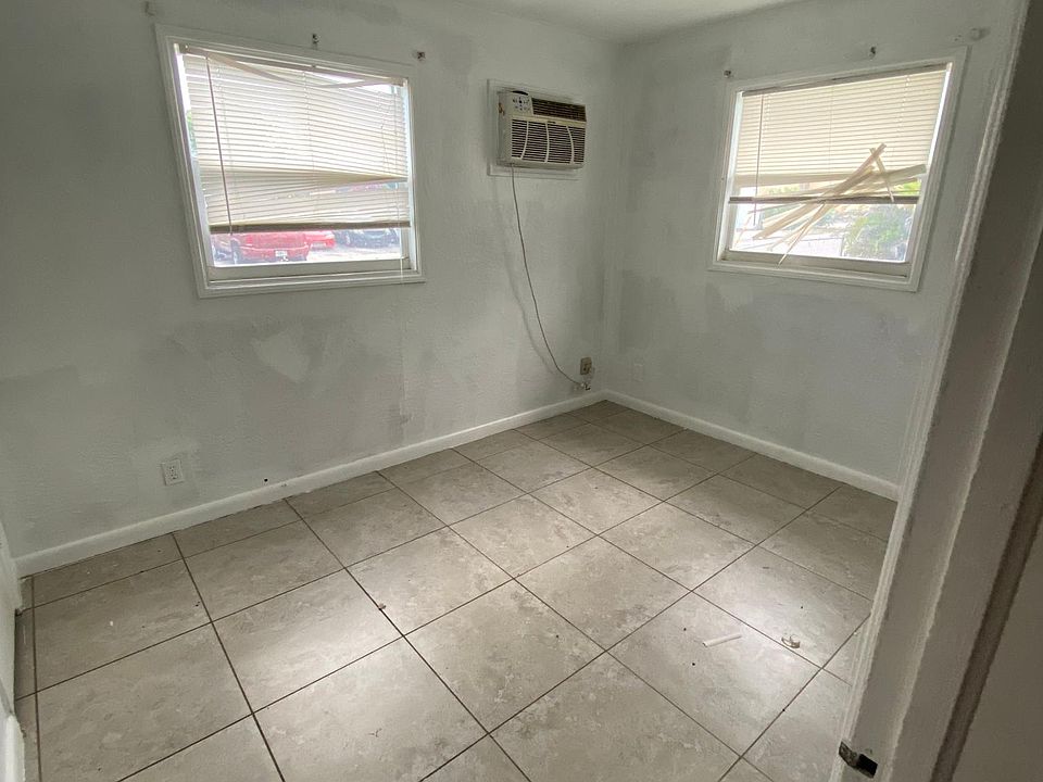 2nd image of 704 N 20th Ct #704