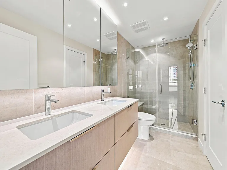 128 W 15th St #403 — Photo 9