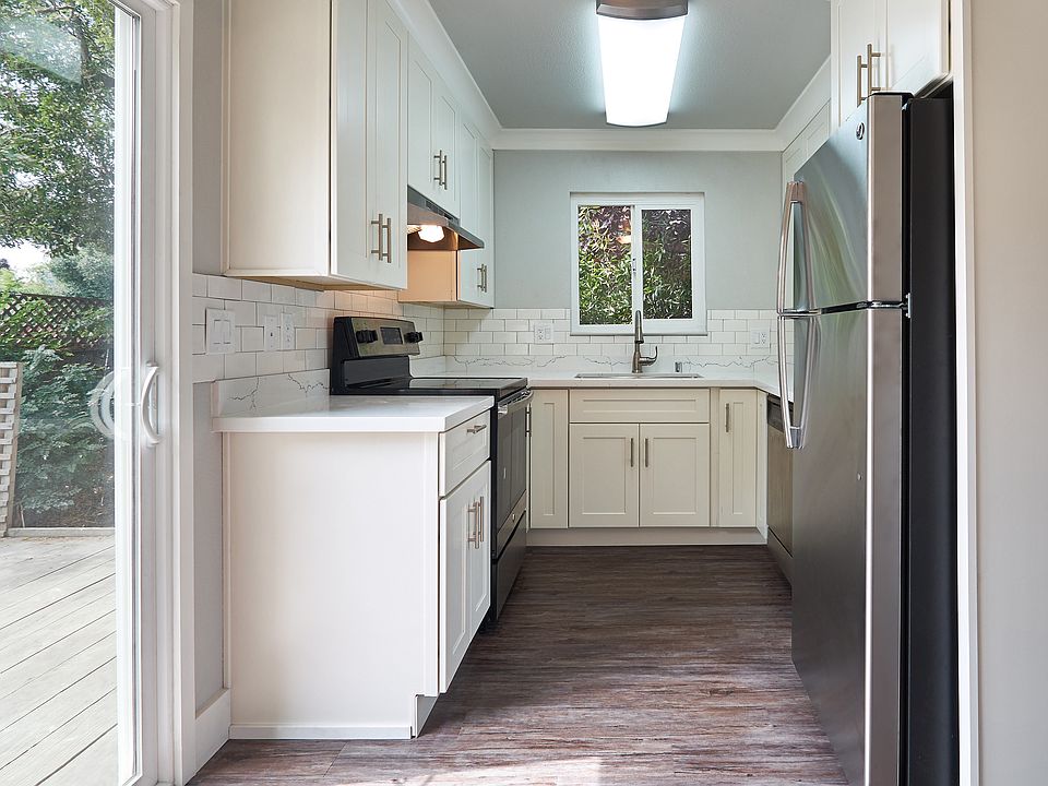 Capitola G Kitchen1 (1)