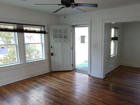 4th image of 2749 E Surrey Dr
