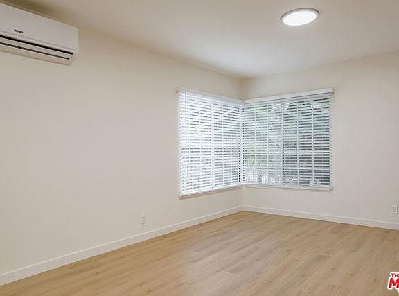 4th image of 2401 N Beachwood Dr #1/4