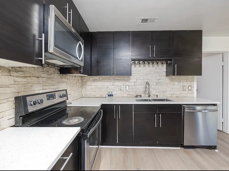 991 Redcedar Way Dr — Photo 4