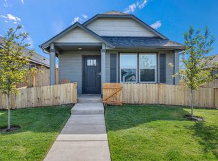 3271 NW 9th St, Redmond, OR 97756