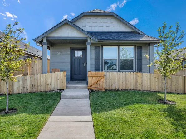 3271 NW 9th St, Redmond, OR 97756