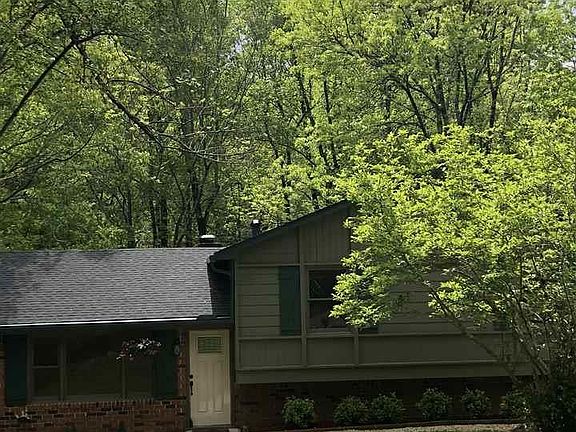 4th image of 909 Shady Brook Cir