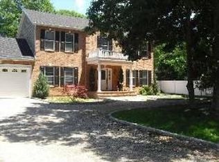 98 W End Ave, Shirley, NY 11967