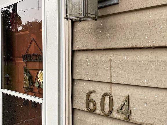 2nd image of 604 Birch St