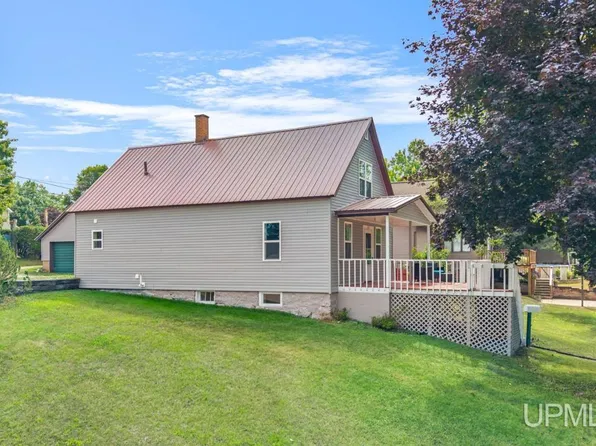 434 Chestnut St, Norway, MI 49870
