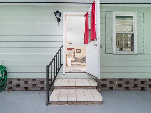 5th image of 841 Seabrooke Dr