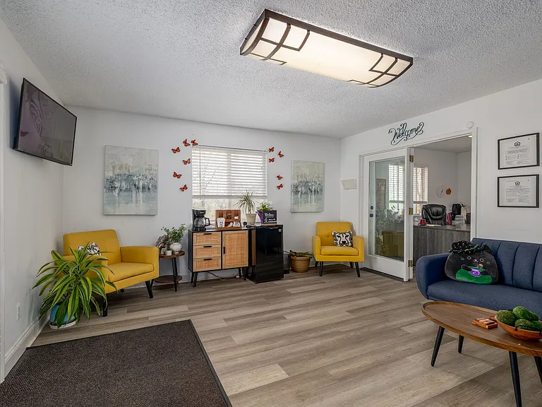 Riverside Heights Apartments — Photo 16