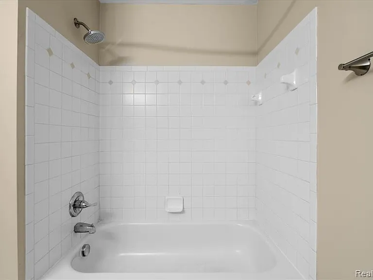 22684 Goddard Rd — Photo 17