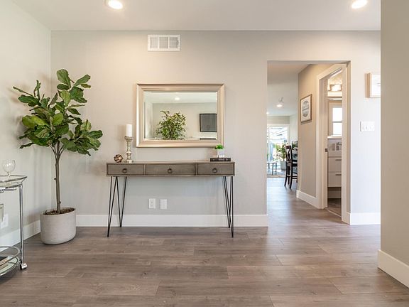 3rd image of 1001 Tulip Dr