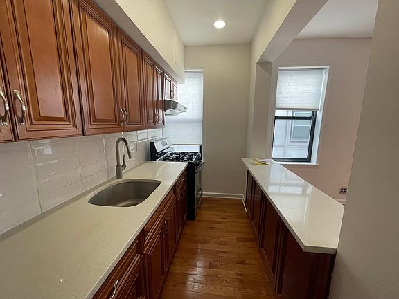 5th image of 3076 36th St APT 1