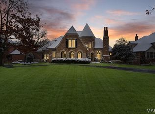 55 Fair Oaks Dr, Saint Louis, MO 63124