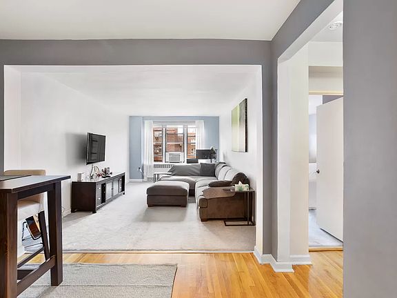 3rd image of 6740 Yellowstone Blvd APT 7G