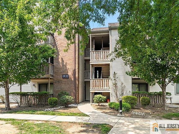 3rd image of 1510 Ravens Crest Dr