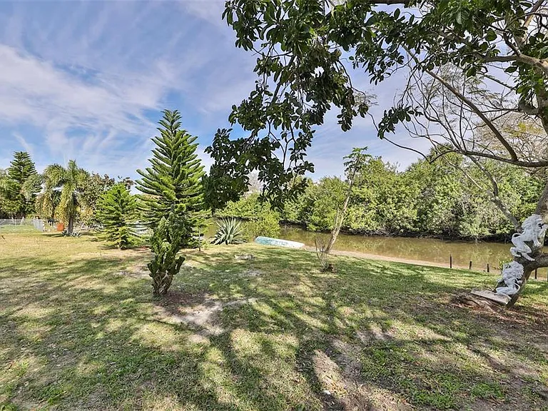128 Lookout Dr — Photo 32