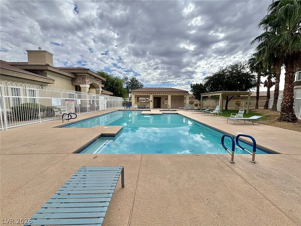 2 bed, 2.0 bath, 1249 sqft, $1,450 — Photo 2