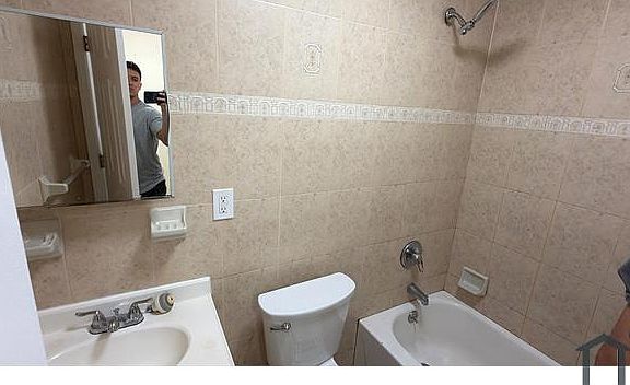 4th image of 1344 Southern Blvd #2