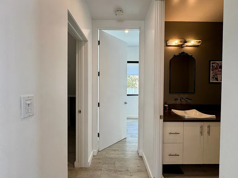 143 N Ardmore Ave — Photo 9